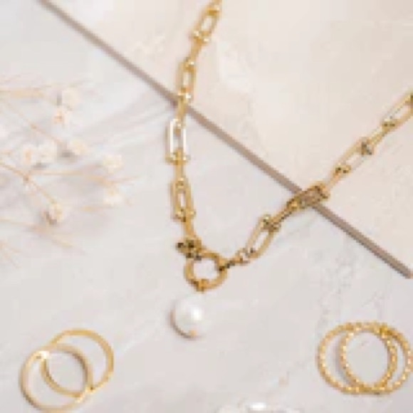 D Louise Chunky Pearl Necklace - Picture 1 of 2